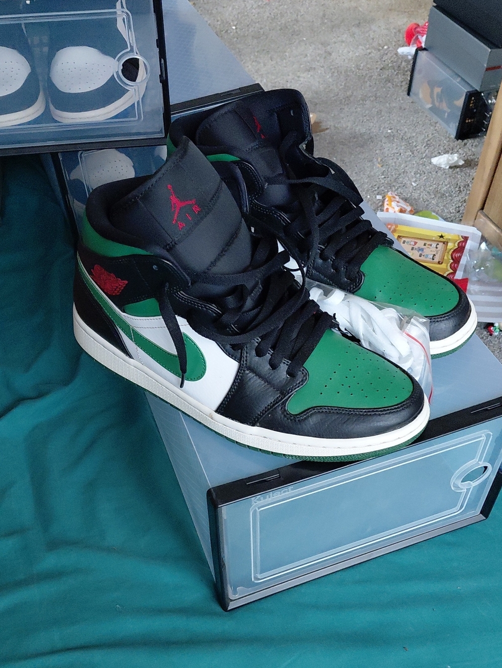 Jordan 1 Mid Pine Green Extra Laces Shoe Bin Inlcuded Also